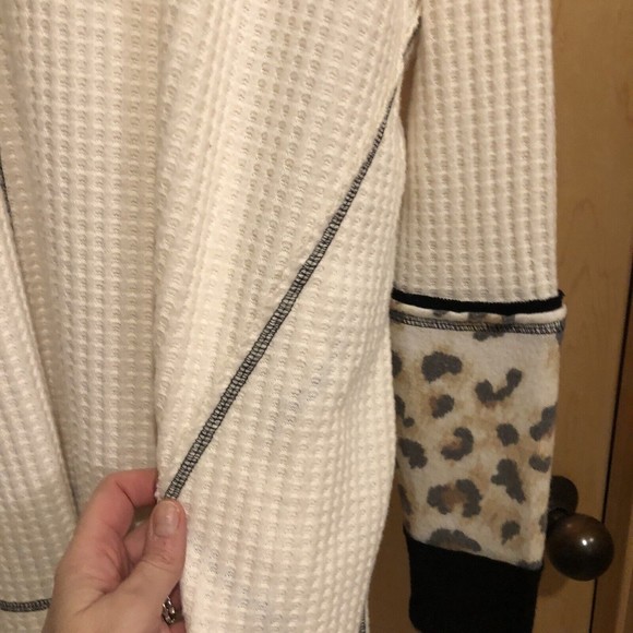 We the Free Oversized Cream Waffle Weave Animal Print Sleeve Women's Size xs - Picture 6 of 10